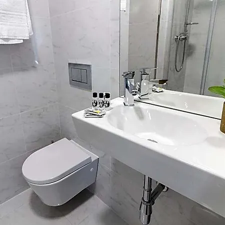 Bairro Alto Guest house 4*